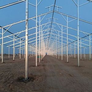 Structure en acier préfabriquée durable et au design moderne <span class=keywords><strong>pour</strong></span> entrepôt à bétail, ferme et hangar à vaches - Product Image 2