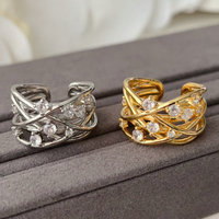 Bague ouverte multicouche, entrelacée, micro-pavée de zircon, idéale pour Instagram, se porte à l'empilement ou seule, elle fait l'admiration de tous.