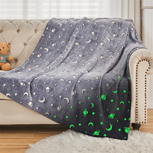 Nouvelle <span class=keywords><strong>couverture</strong></span> de <span class=keywords><strong>bébé</strong></span> en peluche en flanelle <span class=keywords><strong>polaire</strong></span> phosphorescente <span class=keywords><strong>personnalisée</strong></span> pour l'hiver tricotée avec une fonction anti-boulochage - Product Image 5