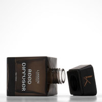 Bouteille en verre carrée marron à épaule plate pour diffuseur de parfum, 50ml, 100ml, 150ml, 200ml, avec sérigraphie givrée et couvercle en bois mat, vente en gros