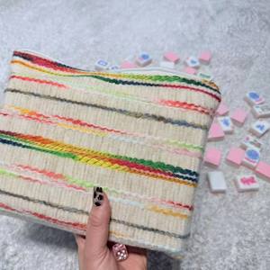 Juego de Mahjong Americano Rosa Arcoíris de Lujo con Bolsa de Almacenamiento Suave al Tacto GRATIS, el Regalo Perfecto para el Hogar - Product Image 1