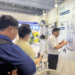 GCA166.1E ตัวกระตุ้นแดมเปอร์แบบหมุนพร้อมสปริงรีเทิร์น, 18 นิวตันเมตร, 24 โวลต์, สวิตช์เสริม 0-10 2 ตัว, 90/15 วินาที, IP54 - Product Image 1