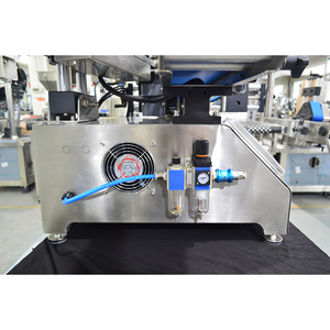 Machine d'étiquetage <span class=keywords><strong>de</strong></span> bouteilles <span class=keywords><strong>de</strong></span> vin pratique et automatisée RF-150, machine d'étiquetage <span class=keywords><strong>de</strong></span> bouteilles <span class=keywords><strong>de</strong></span> vin à étiquettes plates RF-150 - Product Image 3