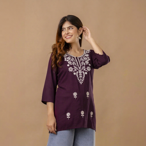 Tunique en coton marron pour femmes avec broderie florale blanche, manches 3/4, vêtement ethnique décontracté, longueur midi, coupe ample - Product Image 1