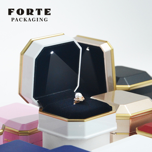 Boîte à bijoux en plastique FORTE 2024, nouveau style, légère, pour bagues et colliers, avec emballage personnalisé et logo. - Product Image 4
