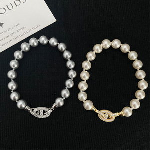 Pulsera <span class=keywords><strong>de</strong></span> Perlas <span class=keywords><strong>Swarovski</strong></span> Redondas Elegantes <span class=keywords><strong>de</strong></span> Estilo Francés, Joyería <span class=keywords><strong>de</strong></span> Mano Versátil <span class=keywords><strong>de</strong></span> Alta Gama para <span class=keywords><strong>Mujer</strong></span> - Product Image 1