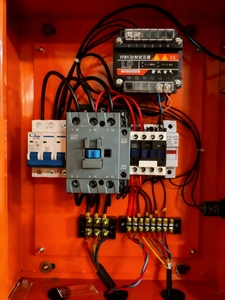 Máquina de Estampagem Mecânica Excêntrica J23-10T Série 12-40 Toneladas, Venda Quente de Fábrica, Bomba de Motor de Alta Eficiência - Product Image 4