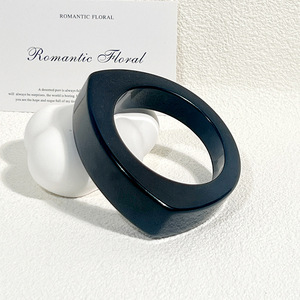 Kaimei 2025 New Arrival đồ trang sức thời trang mùa hè New <span class=keywords><strong>handmade</strong></span> men màu đen và trắng hình học Vòng đeo tay đơn giản Punk nhựa bangles - Product Image 5