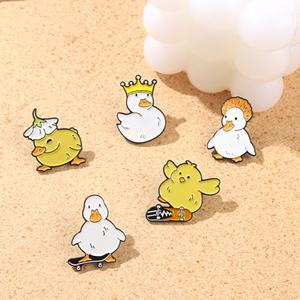 Pin de Solapa de Metal Esmaltado Duro Personalizado, Barato, al por Mayor, con Diseño Creativo de Dibujos Animados, Divertido, de Animal, Pato Lindo - Product Image 1