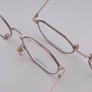 <strong>2025</strong> <strong>New</strong> Arrival Retro Fashion Gold Blocking Color <strong>Titanium</strong> FrameWomen's Eyeglasses Diamond Face Shape Anti-Pattern for Computer