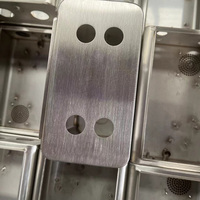 Travail de poinçonnage en appuyant sur des pièces d'estampage en acier inoxydable Soudage au laser Service d'usinage CNC Fabrication de tôle personnalisée