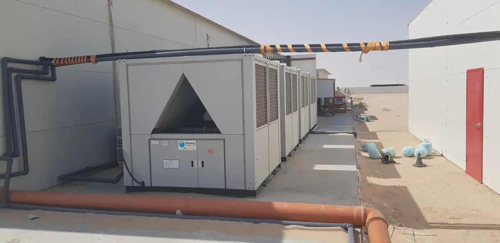 Yüksek verimli çift kompresörler HVAC hava soğutma ünitesi merkezi durum ücretsiz soğutma 400 kW 50 hp hava soğutmalı vida soğutucu