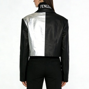 <span class=keywords><strong>Blazer</strong></span> Corto da <span class=keywords><strong>Donna</strong></span> in Ecopelle con Blocchi di Colore Asimmetrici, Colletto a Revers, Spalle Strutturate, Maniche Lunghe, Nero e Argento - Product Image 3