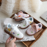 Sepatu Sneakers Anak Perempuan Model Baru 2026 Musim Semi/Gugur, Bernapas, Tali, Sol TPR, Desain Bunga Bordir, Sepatu Modis