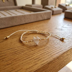 Bracelet artisanal Sstringz en perles Miyuki Delica dorées, brunes et pêche, réglable, minimaliste et géométrique. - Product Image 2