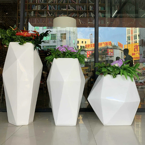 Jardinières rectangulaires en métal sur mesure pour l'extérieur, fabriquées à Hebei pour la décoration des balcons des centres commerciaux - Product Image 3