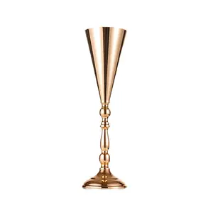 Nos décorations de table en métal argenté doré chaudes avec candélabres en cristal centres de table de mariage avec cristal