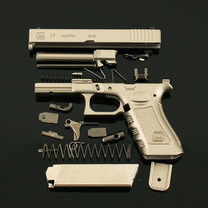 Portachiavi 3D a Forma di Pistola G17, Versione Oro alla Moda, Mini Portachiavi Tattico in Metallo Durevole per Collezionisti - Product Image 5