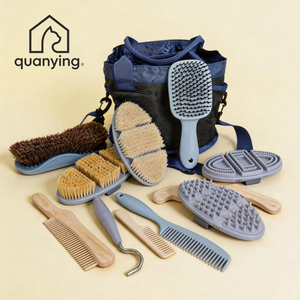 Kit de Aseo para Caballos de 9 Piezas al por Mayor, Bolsa de Almacenamiento Oxford Azul, Juego Completo de Cepillos Ecuestres, Peine Curry, Limpiador de Pezuñas de Quanying Pet - Product Image 1