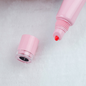 Brillo Labial Humectante en Tubo Rosa con Logotipo Personalizado, Doble Uso con Espejo, Tinte de Larga Duración 2 en 1, Maquillaje Vegano para Labios y Mejillas - Product Image 3