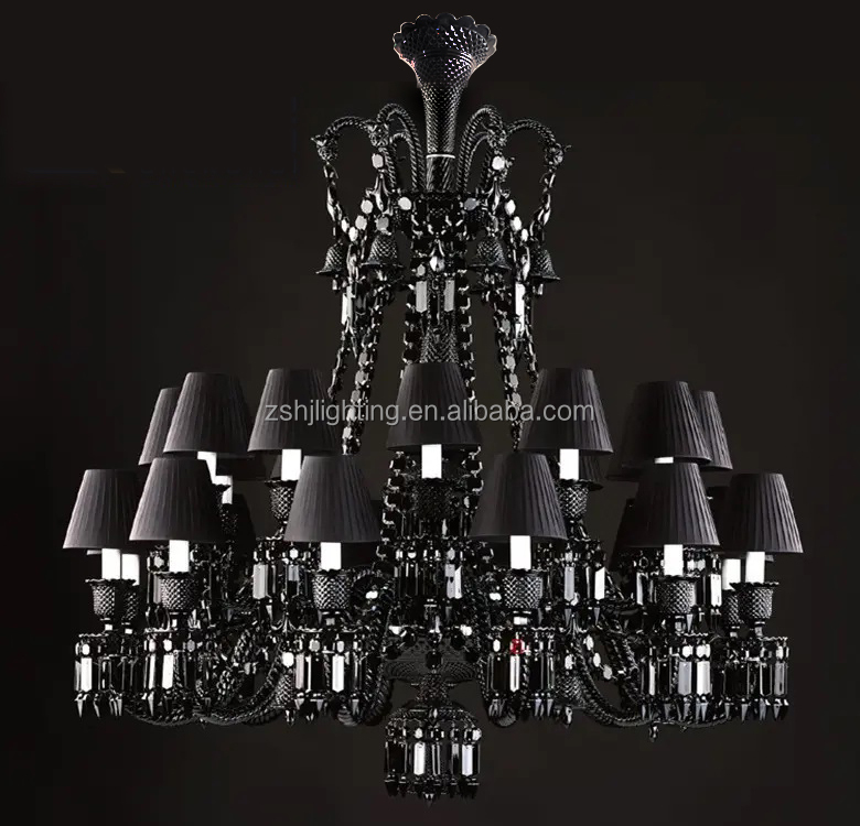 空間を照らす、エレガントなバカラシャンデリア黒でモダンな雰囲気を。