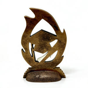 Trophée en résine personnalisé, moderne et durable, pour concours scolaires, avec gravure sculptée à la main - Product Image 5