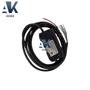 Amplificateur de capteur de déplacement laser CMOS Keyence IL-1000 de qualité supérieure, type montage sur rail DIN, en stock - Product Image 1