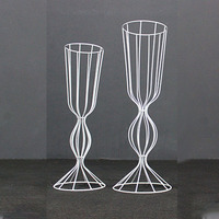 Supports à fleurs et vases modernes en métal doré de haute qualité pour centres de table, décorations pour la maison et fournitures de décoration de mariage en fer
