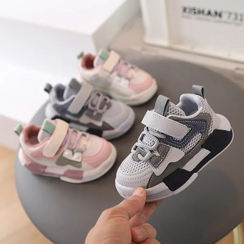नए फैशन के बच्चों के स्नीकर्स स्ट्रेच मेश बेबी जूते नरम सोल वाले सांस लेने योग्य बच्चों के खेल के जूते फुटबॉल जूते