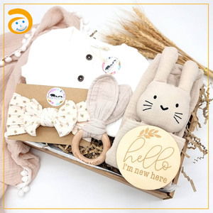 Printemps <span class=keywords><strong>Automne</strong></span> Bébé Garçons Filles Combinaison Coton Ensemble Coffret Cadeau Bandeau Nouveau-Né Avec jalon en bois Cadeau de Naissance pour Bébé - Product Image 1