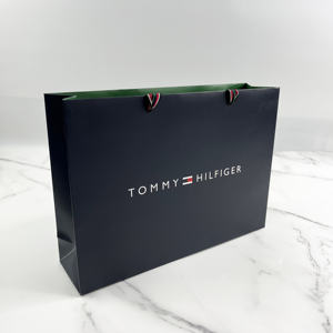 ถุงกระดาษสีน้ำเงินเข้มแบบกำหนดเองพร้อมโลโก้แบรนด์ - บรรจุภัณฑ์หรูหราสำหรับแบรนด์เสื้อผ้า - Product Image 2