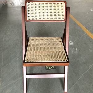 Silla Plegable de Madera de Nogal y Ratán para Eventos Festivos y Bodas - Product Image 1