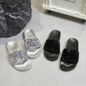 Sandalias de Diseñador Ligeras Antideslizantes Planas con Decoración de Escamas Brillantes Casuales con Logotipo Personalizado de Lujo para Mujer - Product Image 4