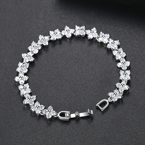 <span class=keywords><strong>Pulsera</strong></span> LUOTEEMI para Mujer, Bañada en Oro Blanco con Rodio, Diseño de Flor de Cuatro Hojas con Circonita Cúbica, Moderna y Elegante - Product Image 4