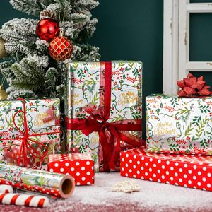 Papier cadeau de Noël en aluminium avec motifs de vigne et de baies, mots Joyeux Noël, plusieurs options de couleurs, personnalisable - Product Image 1