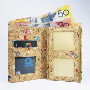 彩色天然软木塞女式短款钱包包，采用环保可持续再生的纯素软木塞制成