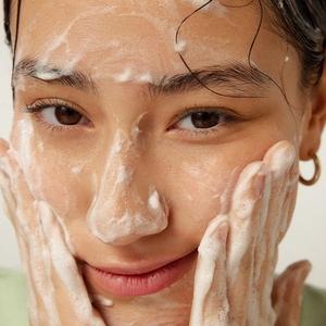 [โดย Wishtrend] เจลล้างหน้าสูตรนมผสมเอนไซม์ชาเขียว 140 มล. สำหรับควบคุมความมันและทำความสะอาดผิวอย่างล้ำลึกทุกวัน - Product Image 6