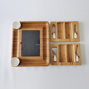 Plateau <span class=keywords><strong>de</strong></span> service <span class=keywords><strong>de</strong></span> couverts <span class=keywords><strong>de</strong></span> planche à fromage en bambou en bois, plateau <span class=keywords><strong>de</strong></span> charcuterie d'assiette à fromage avec ensemble d'ustensiles et couteaux - Product Image 3