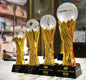 Pujiang fornisce coppa da calcio trofeo economica con testo di base in cristallo nero per eventi sportivi di calcio