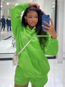 Conjunto de suéter y pantalones cortos deportivos de moda con logotipo al por mayor, novedad de otoño - Product Image 6