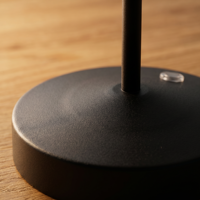 Lampe de table sans fil de luxe pour restaurant et patio, étanche IP54, rechargeable, à intensité variable en continu, avec abat-jour fumé, pour extérieur