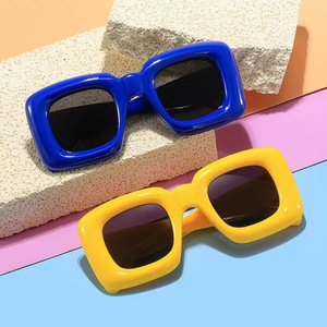 Lunettes de soleil carrées Hip Hop pour enfants, protection UV385, monture PC, verres AC, légères, unisexe, style Y2K - Product Image 5