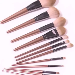 YRX Juego de 12 Brochas de Maquillaje Doradas Personalizadas con Acabado Brillante, Marca Privada, Mango Delgado, Libres de Crueldad Animal y Veganas - Product Image 5