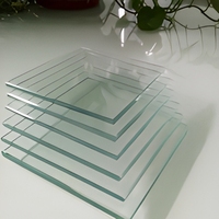 Panneaux de cloison de bureau en verre trempé givré haute résistance de 10 mm sur mesure avec un design moderne certifié SGCC pour la décoration