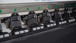 เครื่องพิมพ์ Versijet High-Speed 60 ซม. แบบ DTF พร้อมหัวพิมพ์ <span class=keywords><strong>Epson</strong></span> I3200 จำนวน 4 หัว และเครื่องเขย่าผง สำหรับใช้งานเชิงพาณิชย์และอุตสาหกรรม - Product Image 5