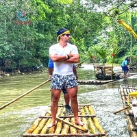 Celana Pendek Pantai Bergaya dengan Kantong Belakang Desain Baru Cepat Kering dan Bernapas untuk Pria Gaya Kasual