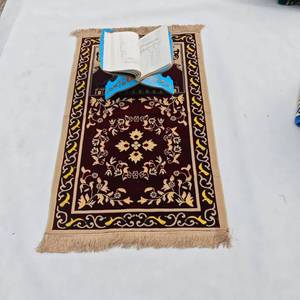 Elegante alfombra de oración lavable con diseño floral tejido. # 1. Apto para uso en el hogar, mezquita, pícnic y camping. - Product Image 1