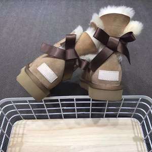 מגפי שלג לנשים עם סוליה עבה ואיכותית, מגפי שלג חמים עם שרוול בינוני וקצה מתקפל מפרווה - Product Image 4