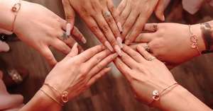 Regalos de fiesta nupcial personalizados, joyería de nudo de la <span class=keywords><strong>amistad</strong></span>, brazalete de nudo de <span class=keywords><strong>amor</strong></span> relleno de oro, brazalete de nudo - Product Image 2