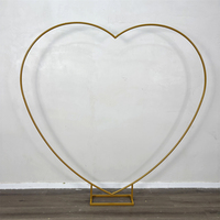 Support d'arche florale en métal doré en forme de cœur, design personnalisé, élégant et romantique, pour décoration de mariage